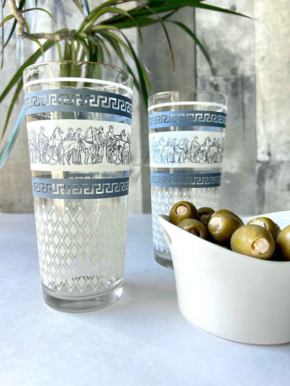🌴Charming VTG Roman Greek Chariot Patrician Tumbler Glasses - Set of 2